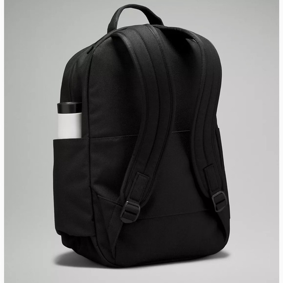 Lululemon Command the Day Black Backpack 25L NWT - Laptop Sleeve, Luggage Pass - Picture 7 of 8